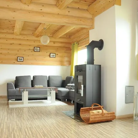 In Mit Terrasse Und Garten