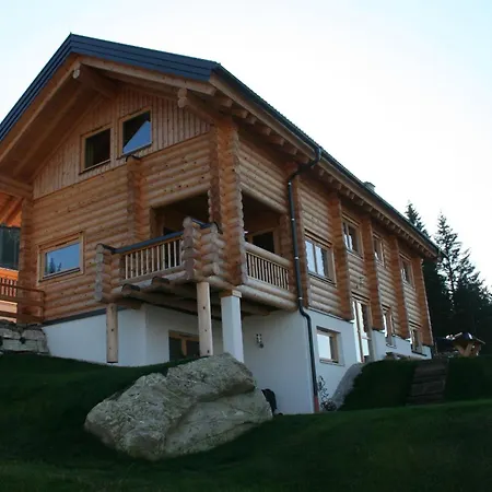 In Mit Terrasse Und Garten *